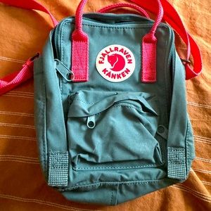 Fjallraven Kanken Sling bag, frost green and peach
